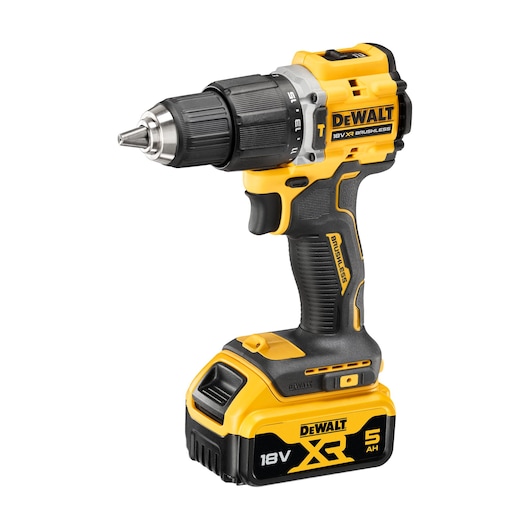 Yellow and black DEWALT cordless drill with 18V XR battery, brushless motor and 5Ah capacity on a white background.