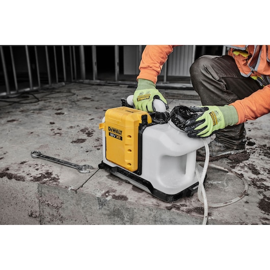 DEWALT DCE6820N, DCE6820N-XJ photography product on site, worker handling equipment.