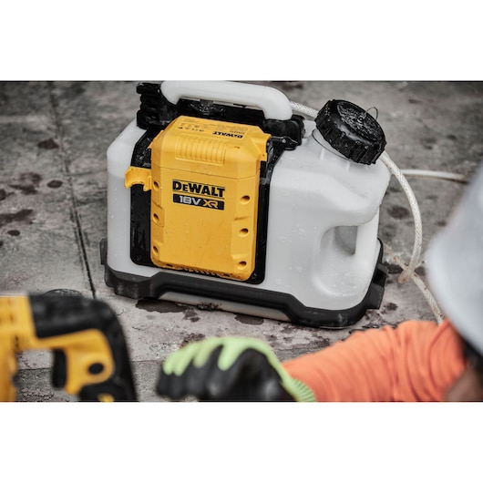 DEWALT photography product DCE6820N, DCE6820N-XJ shown on site with yellow and white casing.