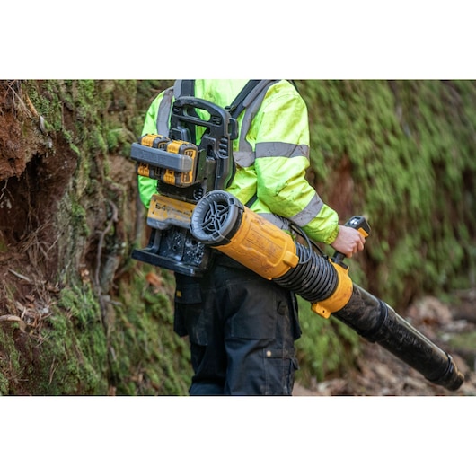 DEWALT leaf blower DCMBBL800N-XJ, DCMBBL800N on worker outdoors. Photography category.