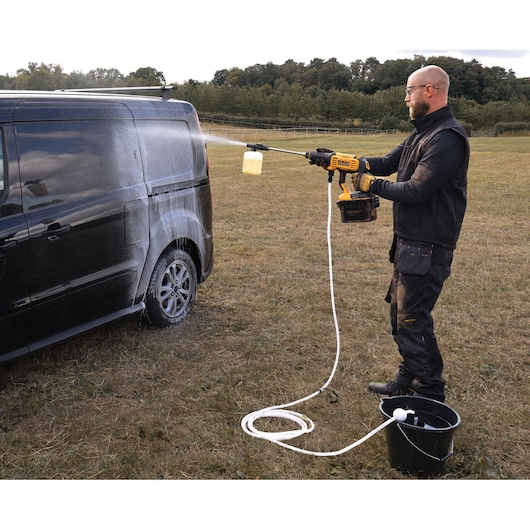 DEWALT DCMPW1000N, DCMPW1000N-XJ used for washing a van outdoors. Product category: Photography.