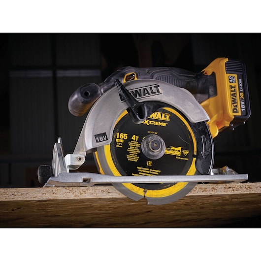 DEWALT 18V cordless circular saw cutting wood, model DT1471, shown in close-up side view.